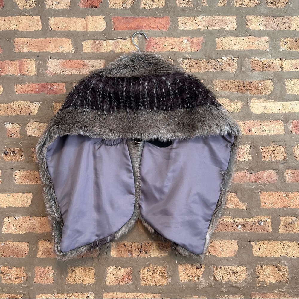 Topshop faux fur shawl cape wrap - Picture 2 of 3